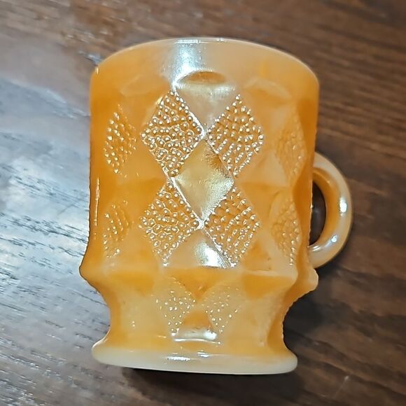 Vintage peach Lustre Fire King mug - Picture 1 of 4